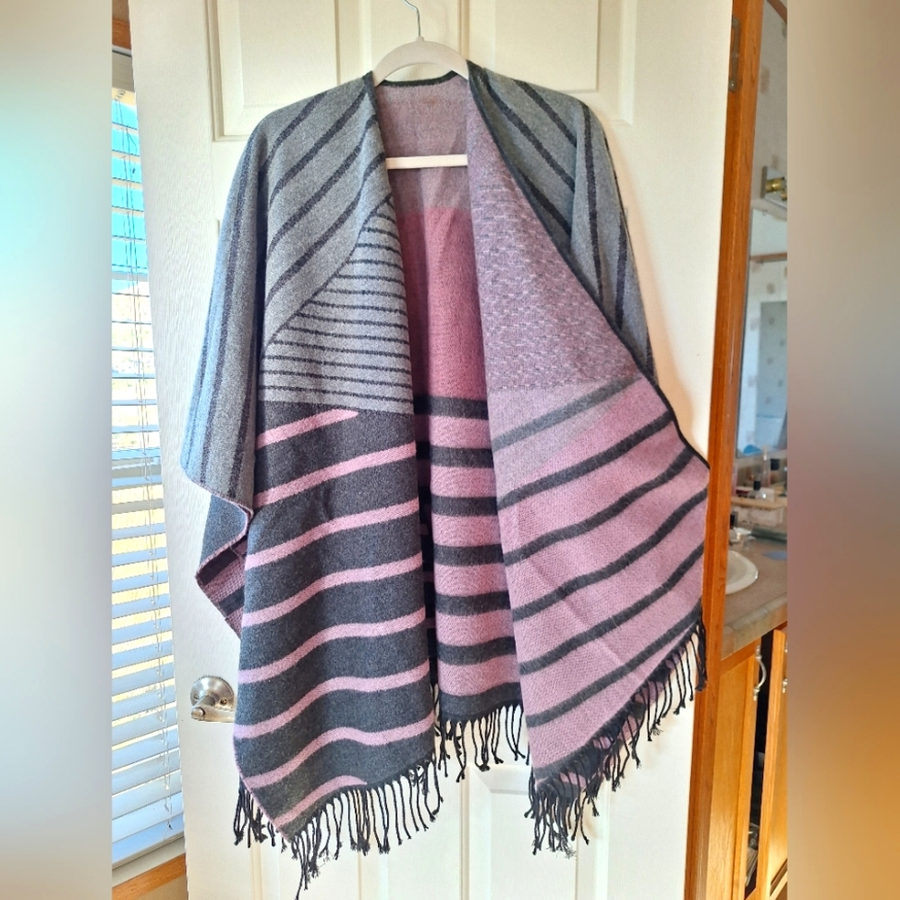 Reversible Grey and Black Ruana - Picture 1 of 2